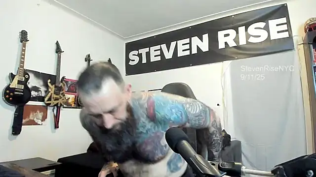 Snapshot of StevenRiseNYC chatting on 09.12.25 StevenRiseNYC online show from 09.12.25