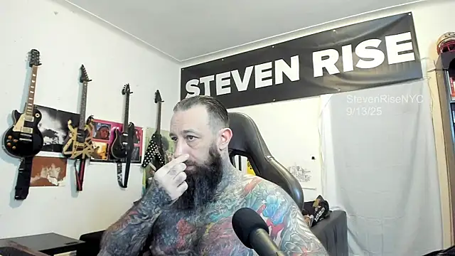 Snapshot of StevenRiseNYC chatting on 09.13.25 StevenRiseNYC online show from 09.13.25