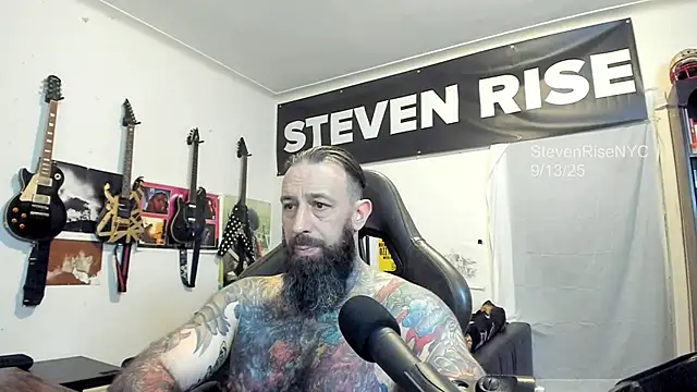 Snapshot of StevenRiseNYC chatting on 09.14.25 StevenRiseNYC online show from 09.14.25