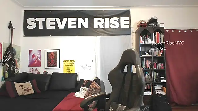 Snapshot of StevenRiseNYC chatting on 09.14.25 StevenRiseNYC online show from 09.14.25