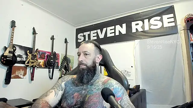 Snapshot of StevenRiseNYC chatting on 09.15.25 StevenRiseNYC online show from 09.15.25