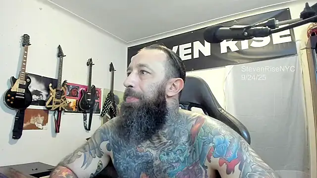 Snapshot of StevenRiseNYC chatting on 09.25.25 StevenRiseNYC online show from 09.25.25