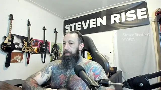 Snapshot of StevenRiseNYC chatting on 09.29.25 StevenRiseNYC online show from 09.29.25