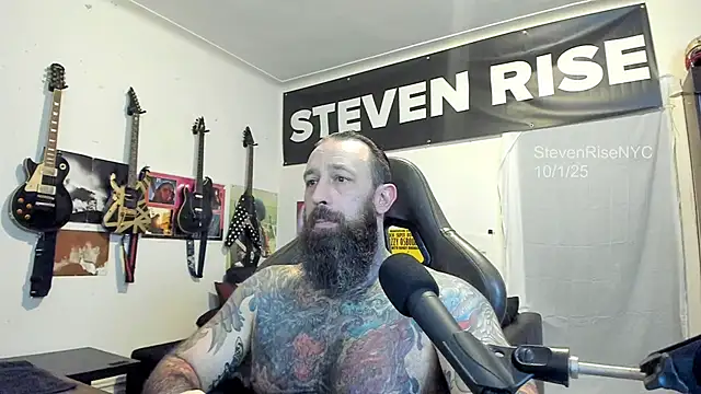 Snapshot of StevenRiseNYC chatting on 10.02.25 StevenRiseNYC online show from 10.02.25