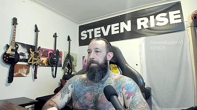 Snapshot of StevenRiseNYC chatting on 10.03.25 StevenRiseNYC online show from 10.03.25