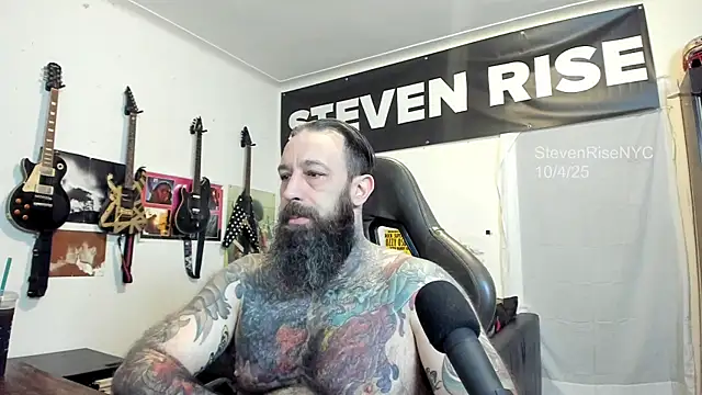 Snapshot of StevenRiseNYC chatting on 10.04.25 StevenRiseNYC online show from 10.04.25