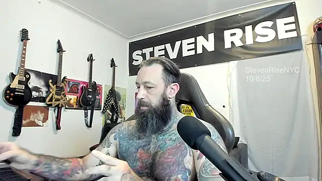 Snapshot of StevenRiseNYC chatting on 10.06.25 StevenRiseNYC online show from 10.06.25