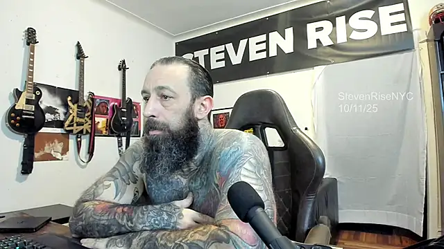 Snapshot of StevenRiseNYC chatting on 10.12.25 StevenRiseNYC online show from 10.12.25