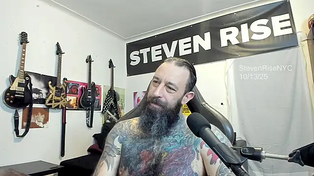 Snapshot of StevenRiseNYC chatting on 10.13.25 StevenRiseNYC online show from 10.13.25