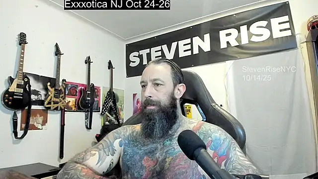 Snapshot of StevenRiseNYC chatting on 10.14.25 StevenRiseNYC online show from 10.14.25
