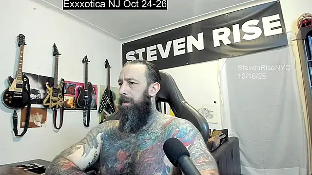 Snapshot of StevenRiseNYC chatting on 10.17.25 StevenRiseNYC online show from 10.17.25