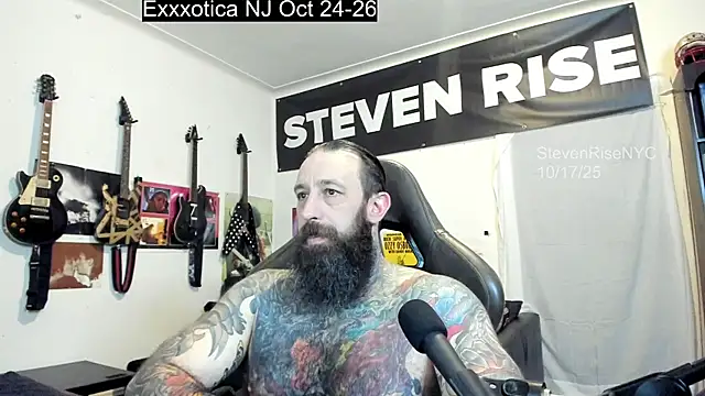Snapshot of StevenRiseNYC chatting on 10.18.25 StevenRiseNYC online show from 10.18.25