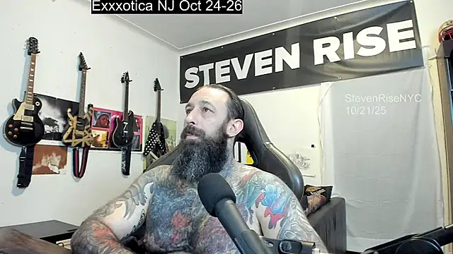 Snapshot of StevenRiseNYC chatting on 10.22.25 StevenRiseNYC online show from 10.22.25