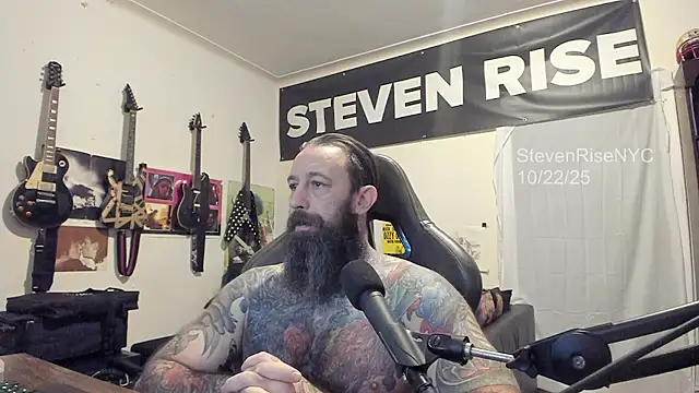 Snapshot of StevenRiseNYC chatting on 10.23.25 StevenRiseNYC online show from 10.23.25