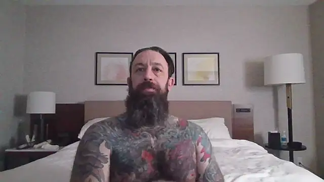 Snapshot of StevenRiseNYC chatting on 10.27.25 StevenRiseNYC online show from 10.27.25