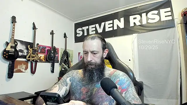 Snapshot of StevenRiseNYC chatting on 10.30.25 StevenRiseNYC online show from 10.30.25