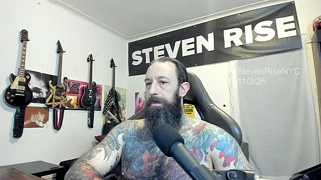Snapshot of StevenRiseNYC chatting on 11.02.25 StevenRiseNYC online show from 11.02.25