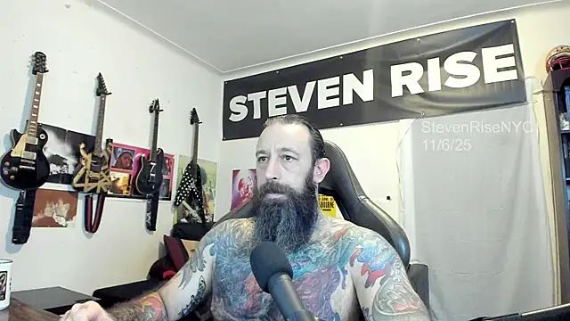 Snapshot of StevenRiseNYC chatting on 11.06.25 StevenRiseNYC online show from 11.06.25