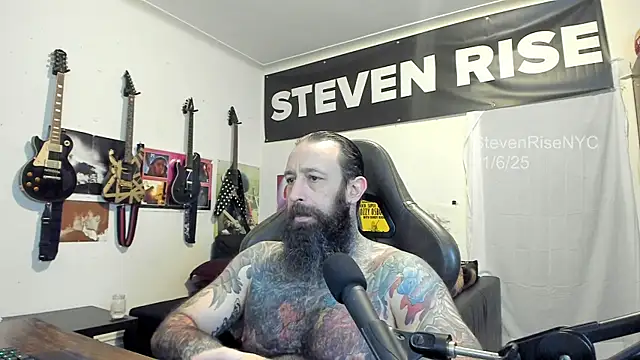 Snapshot of StevenRiseNYC chatting on 11.07.25 StevenRiseNYC online show from 11.07.25