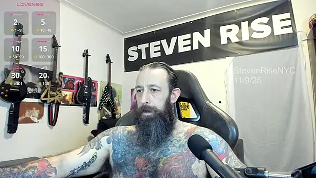 Snapshot of StevenRiseNYC chatting on 11.11.25 StevenRiseNYC online show from 11.11.25