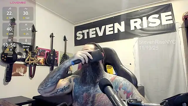 Snapshot of StevenRiseNYC chatting on 11.19.25 StevenRiseNYC online show from 11.19.25