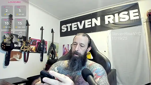 Snapshot of StevenRiseNYC chatting on 11.20.25 StevenRiseNYC online show from 11.20.25