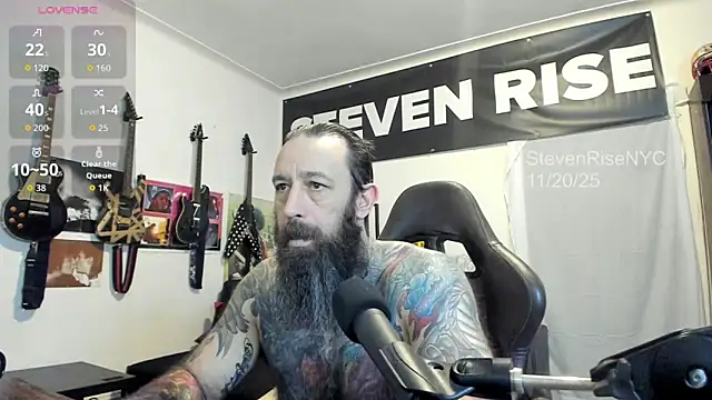 Snapshot of StevenRiseNYC chatting on 11.20.25 StevenRiseNYC online show from 11.20.25