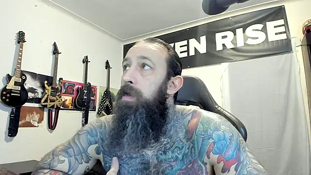 Snapshot of StevenRiseNYC chatting on 11.21.25 StevenRiseNYC online show from 11.21.25