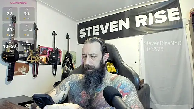 Snapshot of StevenRiseNYC chatting on 11.23.25 StevenRiseNYC online show from 11.23.25