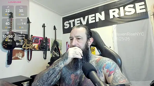 Snapshot of StevenRiseNYC chatting on 11.25.25 StevenRiseNYC online show from 11.25.25