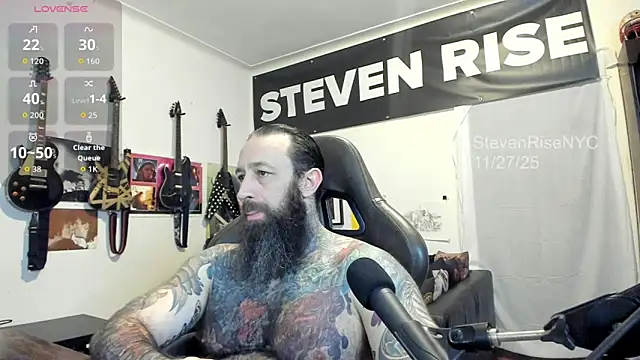 Snapshot of StevenRiseNYC chatting on 11.28.25 StevenRiseNYC online show from 11.28.25
