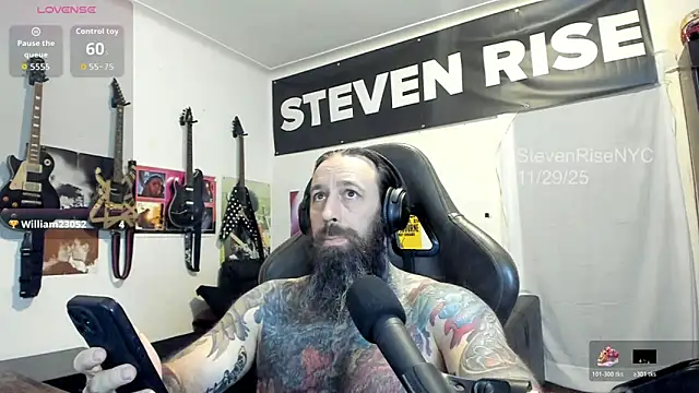 Snapshot of StevenRiseNYC chatting on 11.30.25 StevenRiseNYC online show from 11.30.25
