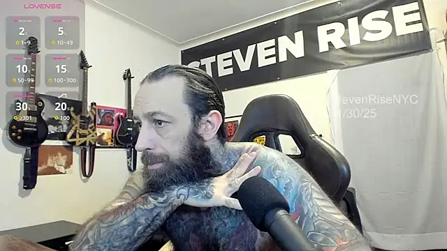Snapshot of StevenRiseNYC chatting on 11.30.25 StevenRiseNYC online show from 11.30.25