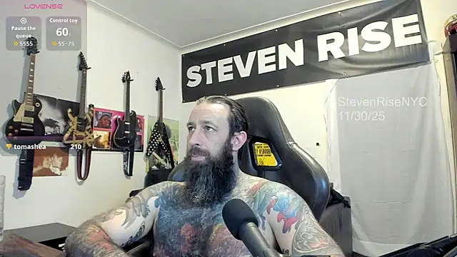 Snapshot of StevenRiseNYC chatting on 12.01.25 StevenRiseNYC online show from 12.01.25