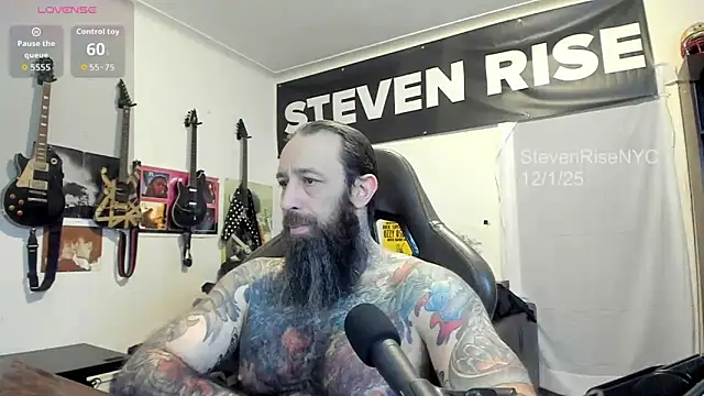 Snapshot of StevenRiseNYC chatting on 12.01.25 StevenRiseNYC online show from 12.01.25