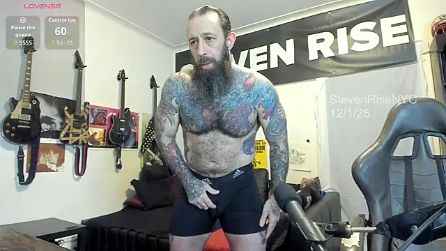 Snapshot of StevenRiseNYC chatting on 12.02.25 StevenRiseNYC online show from 12.02.25