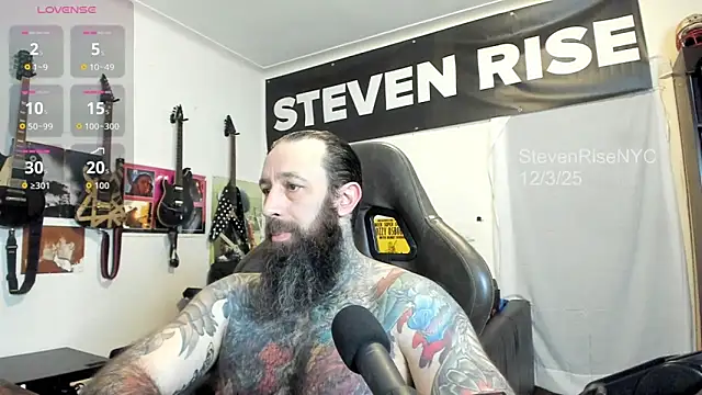 Snapshot of StevenRiseNYC chatting on 12.04.25 StevenRiseNYC online show from 12.04.25