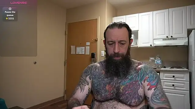 Snapshot of StevenRiseNYC chatting on 12.04.25 StevenRiseNYC online show from 12.04.25