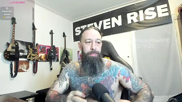 Snapshot of StevenRiseNYC chatting on 12.14.25 StevenRiseNYC online show from 12.14.25