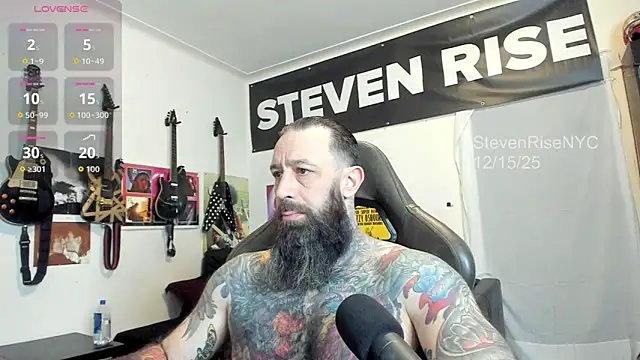 Snapshot of StevenRiseNYC chatting on 12.15.25 StevenRiseNYC online show from 12.15.25