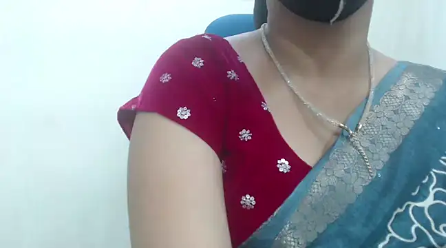 Snapshot of Lovely_Siri_23 chatting on 01.12.25 Lovely Siri 23 online show from 01.12.25
