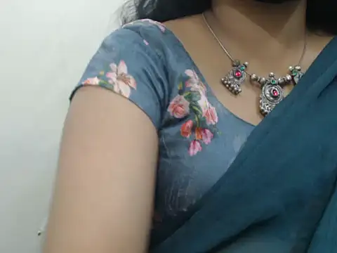 Snapshot of Lovely_Siri_23 chatting on 06.16.26 Lovely Siri 23 online show from 06.16.26