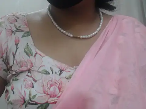 Snapshot of Lovely_Siri_23 chatting on 07.26.26 Lovely Siri 23 online show from 07.26.26