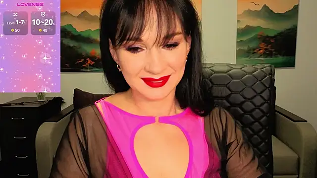 Snapshot of Sofia_Ford chatting on 11.18.25 Sofia Ford online show from 11.18.25