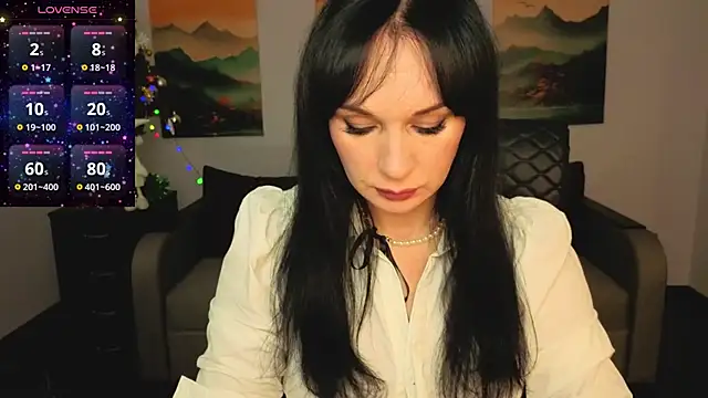 Snapshot of Sofia_Ford chatting on 12.17.25 Sofia Ford online show from 12.17.25