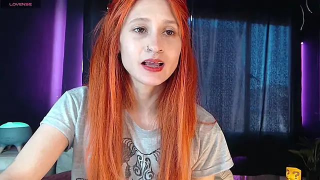 Snapshot of skinny_Raven chatting on 09.21.25 skinny Raven online show from 09.21.25