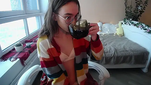 Snapshot of MissLinaDream chatting on 02.19.25 MissLinaDream online show from 02.19.25