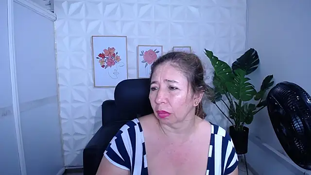 Valentinaa mature online show from 10.29.25