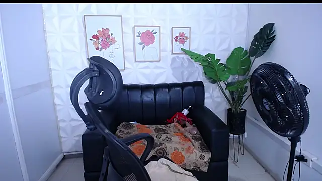 Valentinaa mature online show from 12.20.25