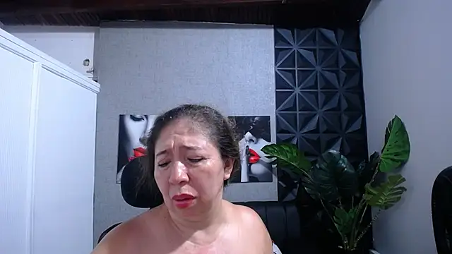 Valentinaa mature online show from 05.27.26